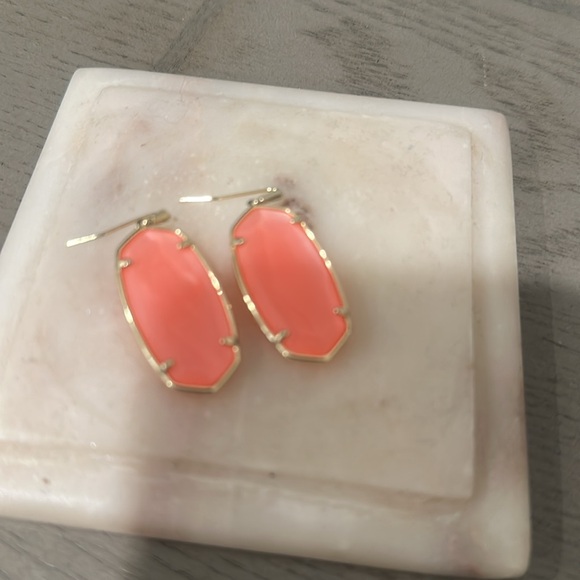 Beautiful Kendra Scott gold and pink/coral earrings LIKE NEW - Picture 2 of 3
